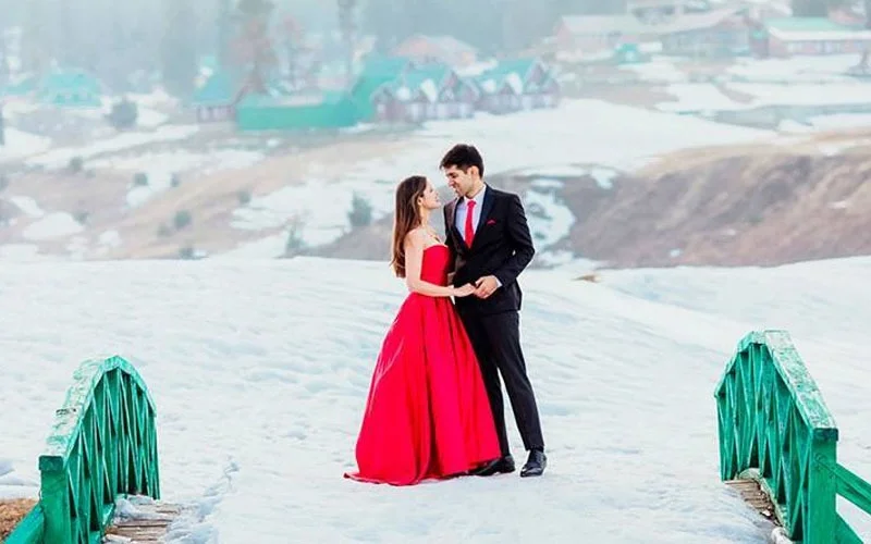Kashmir Couple Tour Package.